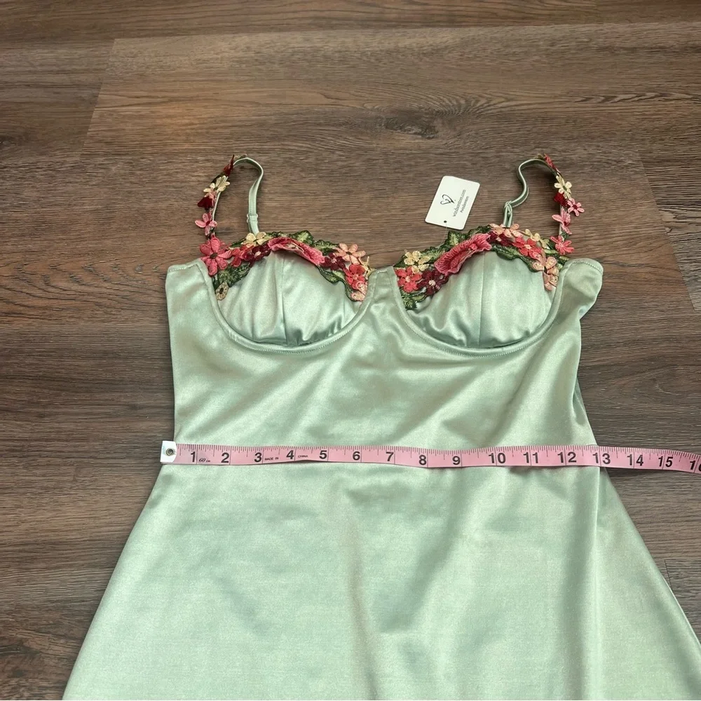 NWT Windsor Floral Satin Mini Dress Large Green Bodycon Sweetheart Embroidered - Picture 11 of 12